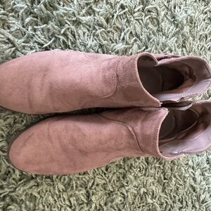 Unisa boots size 9